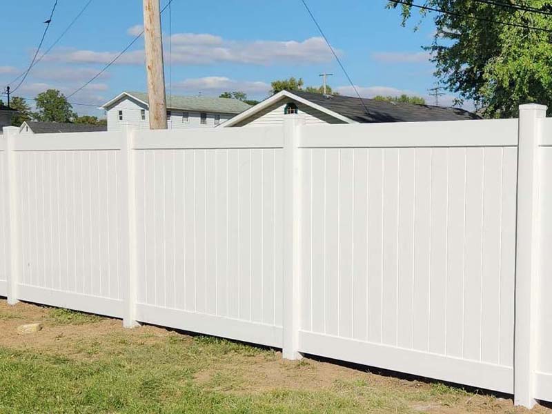 Russiaville Indiana vinyl privacy fencing